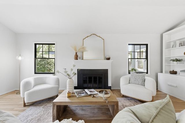 415 Oak Court, Menlo Park, CA 94025