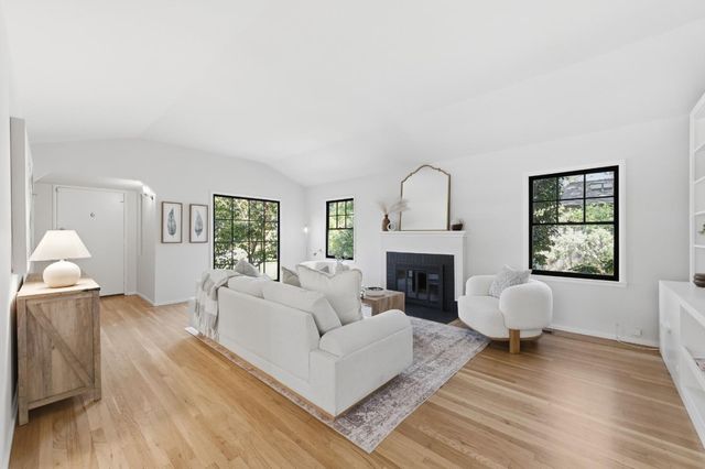 415 Oak Court, Menlo Park, CA 94025