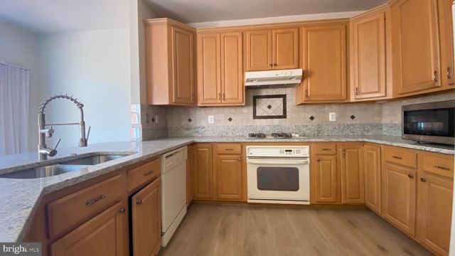 8853 MODANO PL, Fairfax, VA 22031