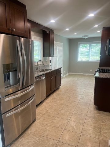 409 E Fullerton Avenue, Elmhurst, IL 60126