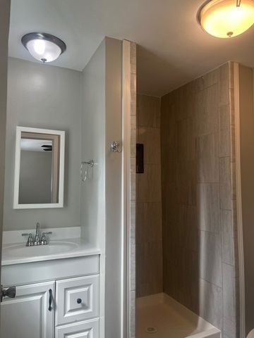 409 E Fullerton Avenue, Elmhurst, IL 60126