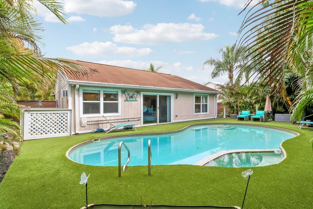 124 Rosewood Circle, Jupiter, FL 33458