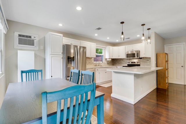 124 Rosewood Circle, Jupiter, FL 33458