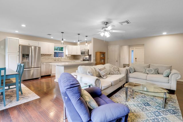 124 Rosewood Circle, Jupiter, FL 33458