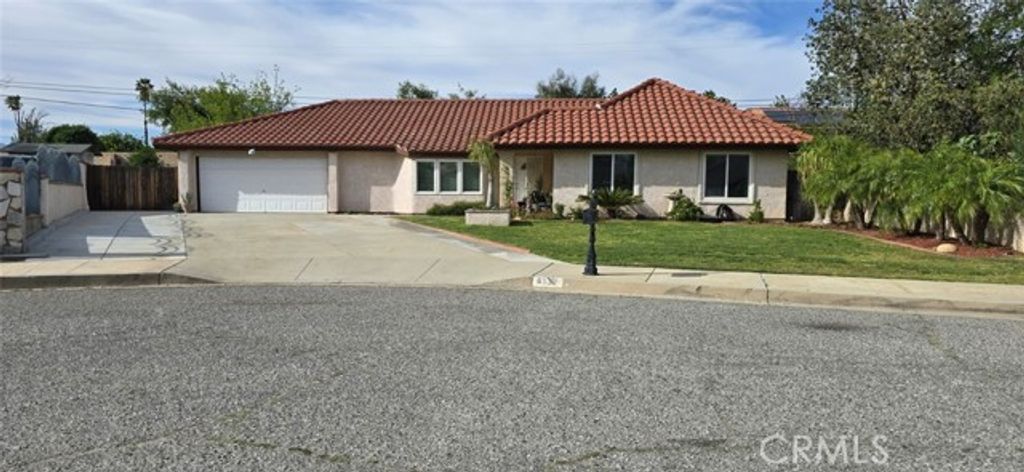 682 W Cheshire, Rialto, CA 92377
