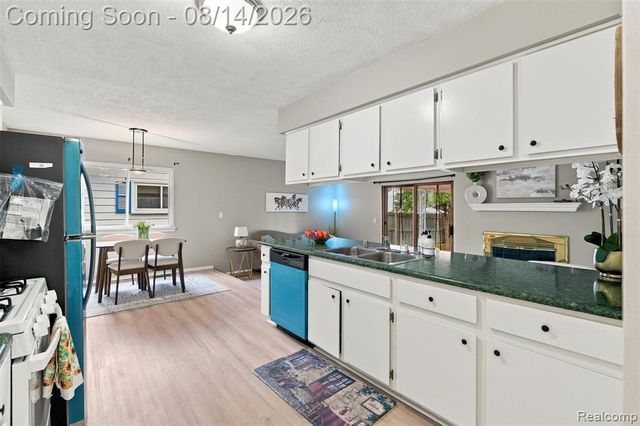 197 Surrey Heights, Westland, MI 48186