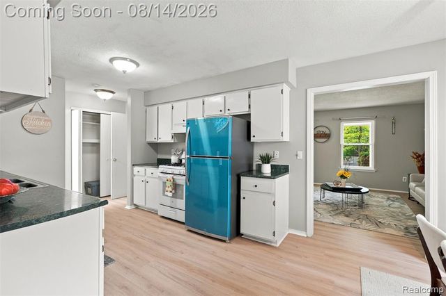 197 Surrey Heights, Westland, MI 48186