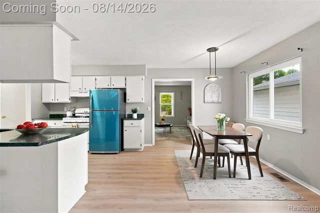 197 Surrey Heights, Westland, MI 48186