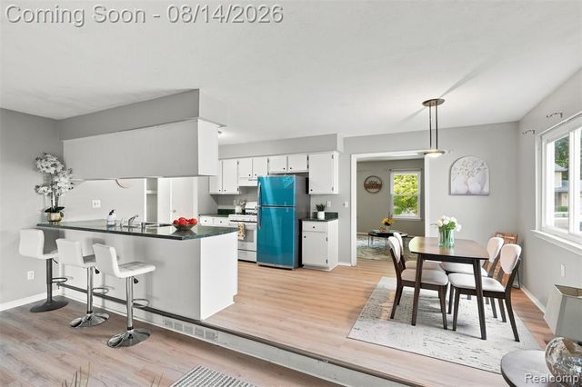 197 Surrey Heights, Westland, MI 48186