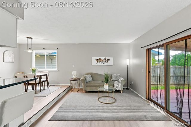 197 Surrey Heights, Westland, MI 48186
