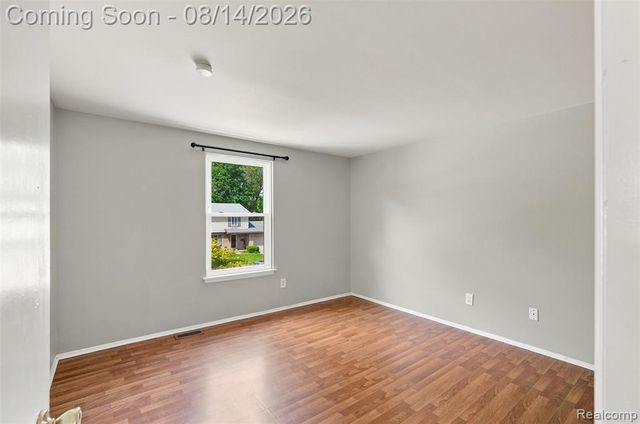 197 Surrey Heights, Westland, MI 48186