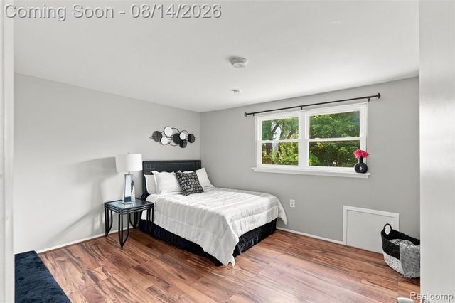 197 Surrey Heights, Westland, MI 48186