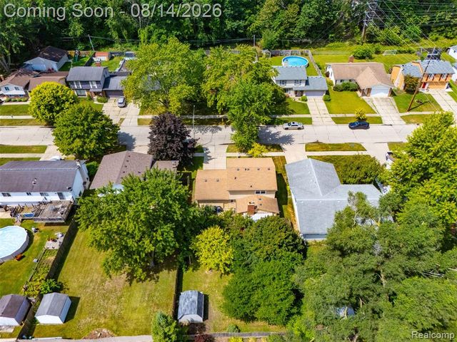 197 Surrey Heights, Westland, MI 48186