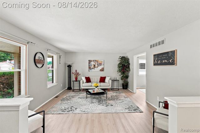 197 Surrey Heights, Westland, MI 48186