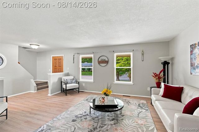197 Surrey Heights, Westland, MI 48186