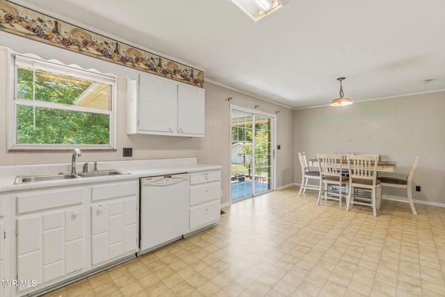 140 Lena Drive, Rogersville, TN 37857