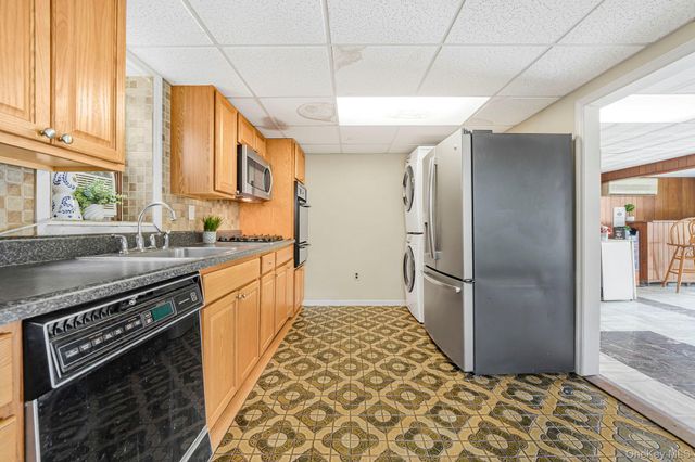 25 Teneyck Avenue, Greenwood Lake, NY 10925