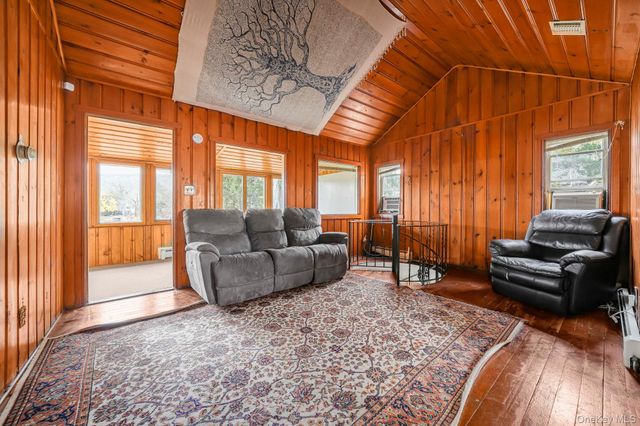 25 Teneyck Avenue, Greenwood Lake, NY 10925