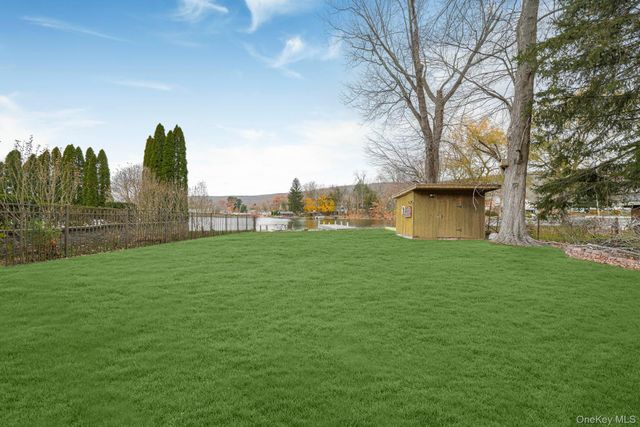 25 Teneyck Avenue, Greenwood Lake, NY 10925