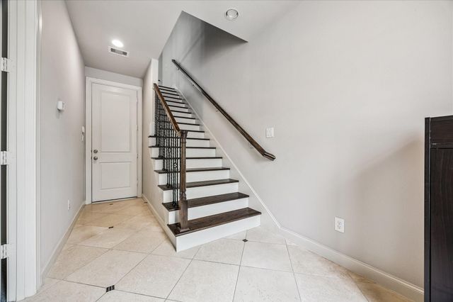 2048 Fannin Station S, Houston, TX 77045