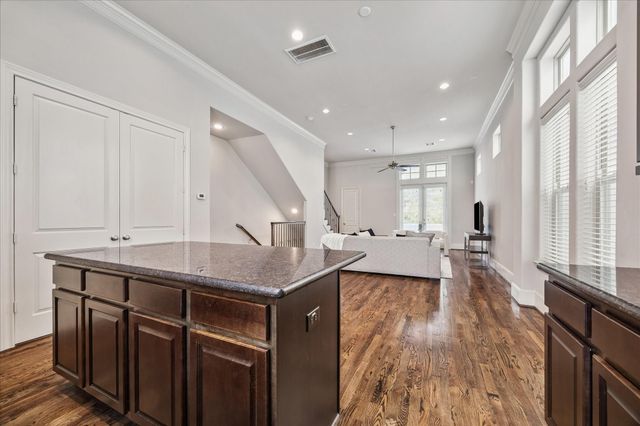 2048 Fannin Station S, Houston, TX 77045