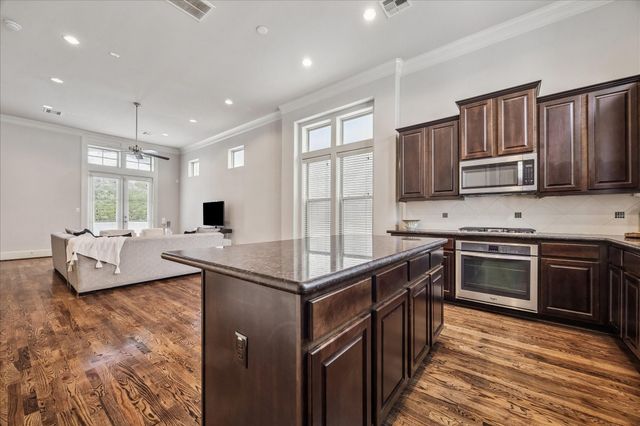 2048 Fannin Station S, Houston, TX 77045