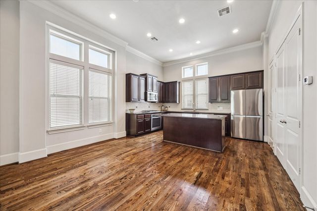 2048 Fannin Station S, Houston, TX 77045