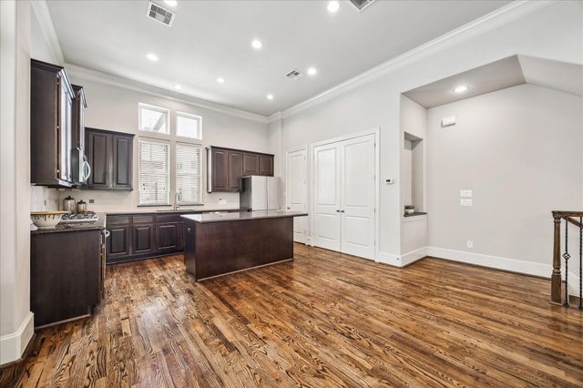 2048 Fannin Station S, Houston, TX 77045