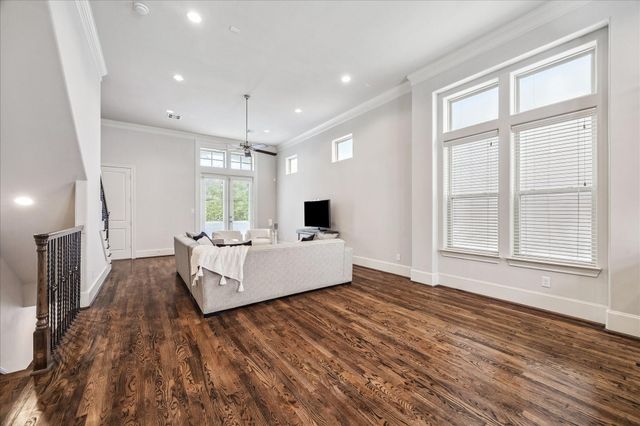 2048 Fannin Station S, Houston, TX 77045