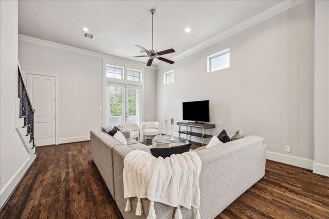 2048 Fannin Station S, Houston, TX 77045