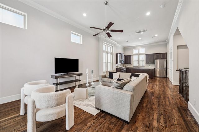2048 Fannin Station S, Houston, TX 77045