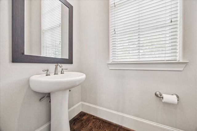 2048 Fannin Station S, Houston, TX 77045