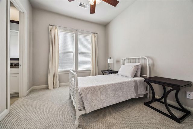 2048 Fannin Station S, Houston, TX 77045