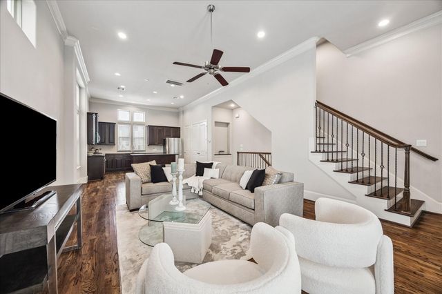 2048 Fannin Station S, Houston, TX 77045