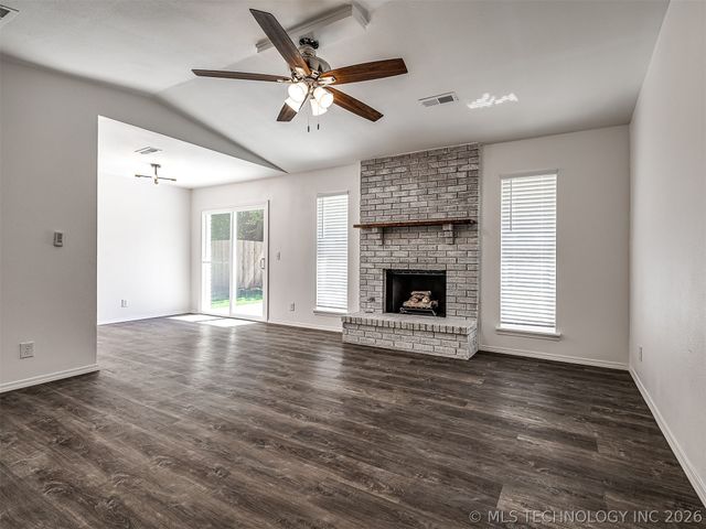4305 S 1st Place, Broken Arrow, OK 74011