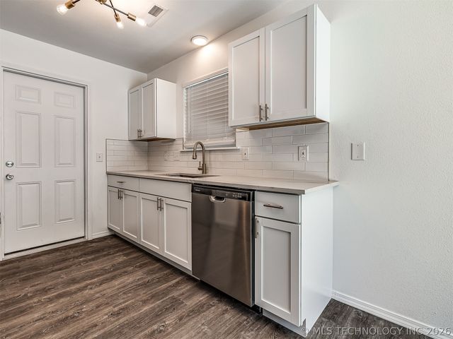 4305 S 1st Place, Broken Arrow, OK 74011