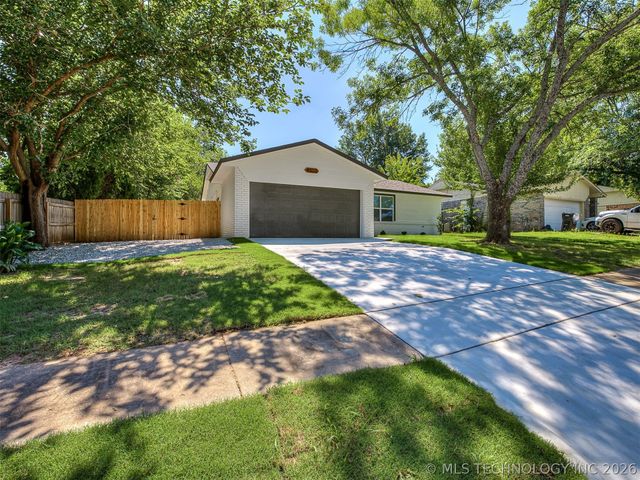 4305 S 1st Place, Broken Arrow, OK 74011