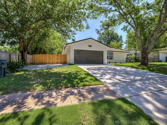 4305 S 1st Place, Broken Arrow, OK 74011