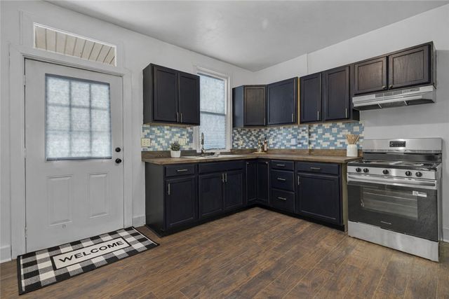 2415 7th Avenue, Beaver Falls, PA 15010