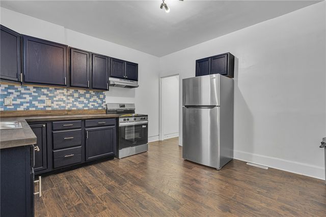 2415 7th Avenue, Beaver Falls, PA 15010