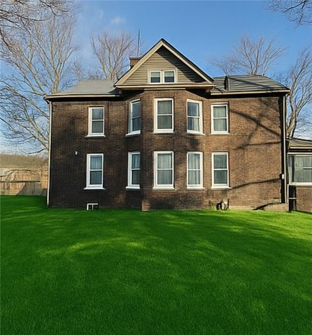 2415 7th Avenue, Beaver Falls, PA 15010