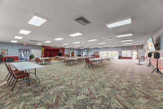 4955 E Sabal Palm Blvd 305, Tamarac, FL 33319