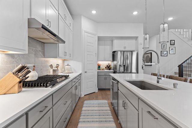 1748 Boxwood Row Drive, Aubrey, TX 76227