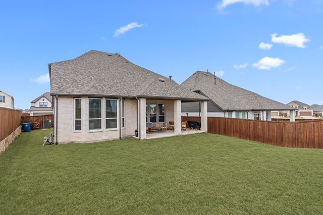 1748 Boxwood Row Drive, Aubrey, TX 76227