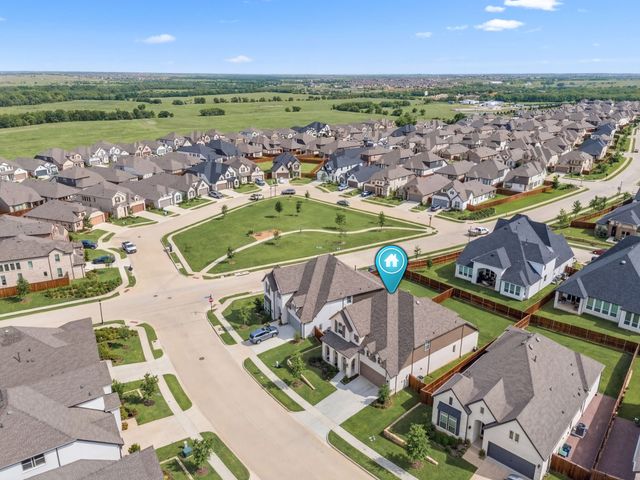 1748 Boxwood Row Drive, Aubrey, TX 76227