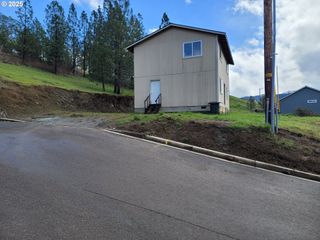 1336 Ne SIMPSON Ln, Myrtle Creek, OR 97457