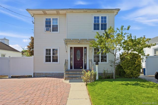 109 Gordon Avenue, Westbury, NY 11590
