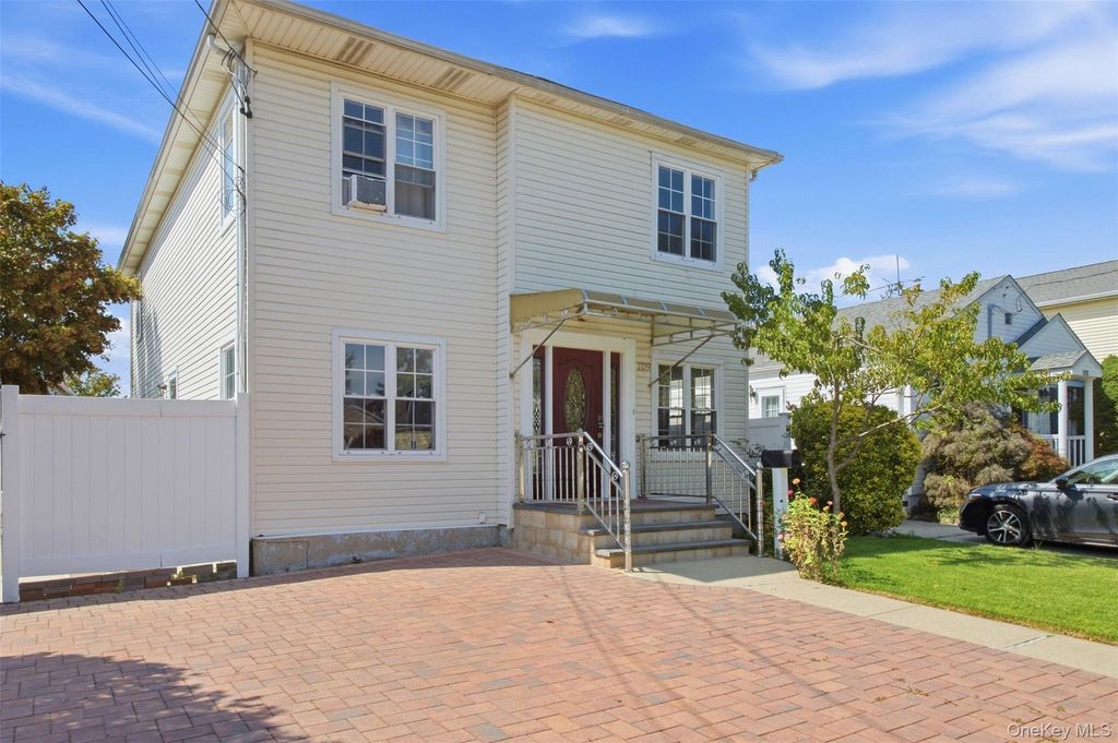 109 Gordon Avenue, Westbury, NY 11590 — photo 3
