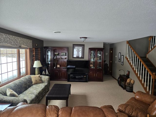 2212 10th Avenue SE, Willmar, MN 56201