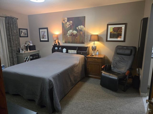 2212 10th Avenue SE, Willmar, MN 56201